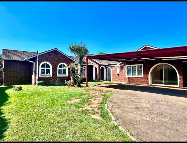 3 BEDROOM HOUSE FOR SALE IN BISLEY